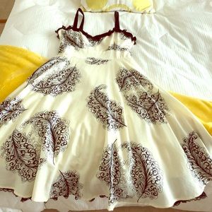 Viola Anthropology 🖤 cream petticoat FUN . EUC